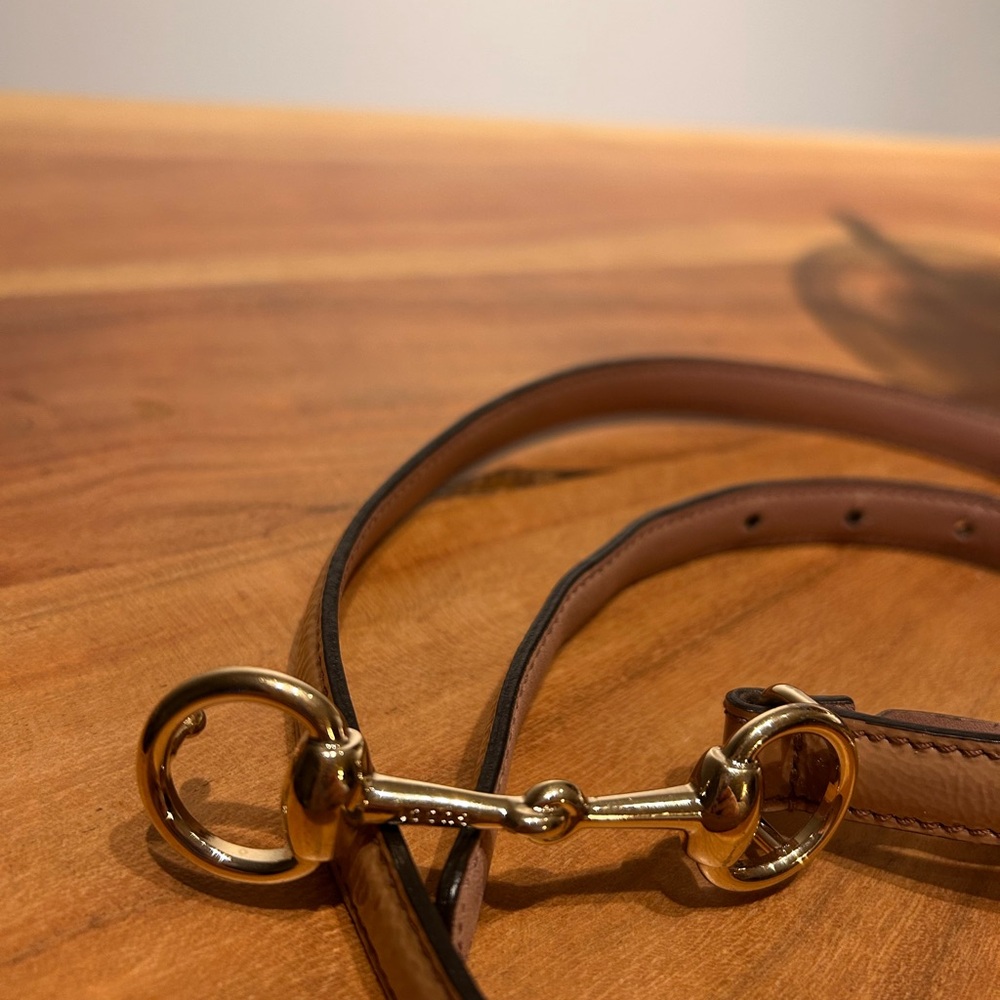 Gucci classic horsebit skinny belt. Patent leather, dusty pink/neutral color
